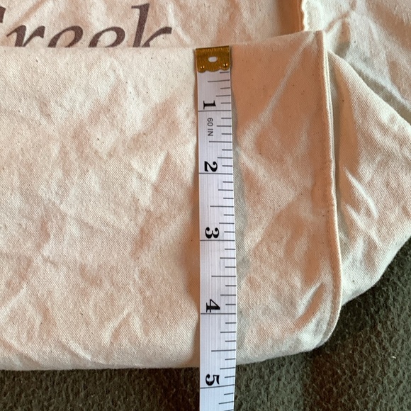 Coldwater Creek roll up bag. Approx 15” x 11” x 5”. 16” strap - Picture 4 of 10